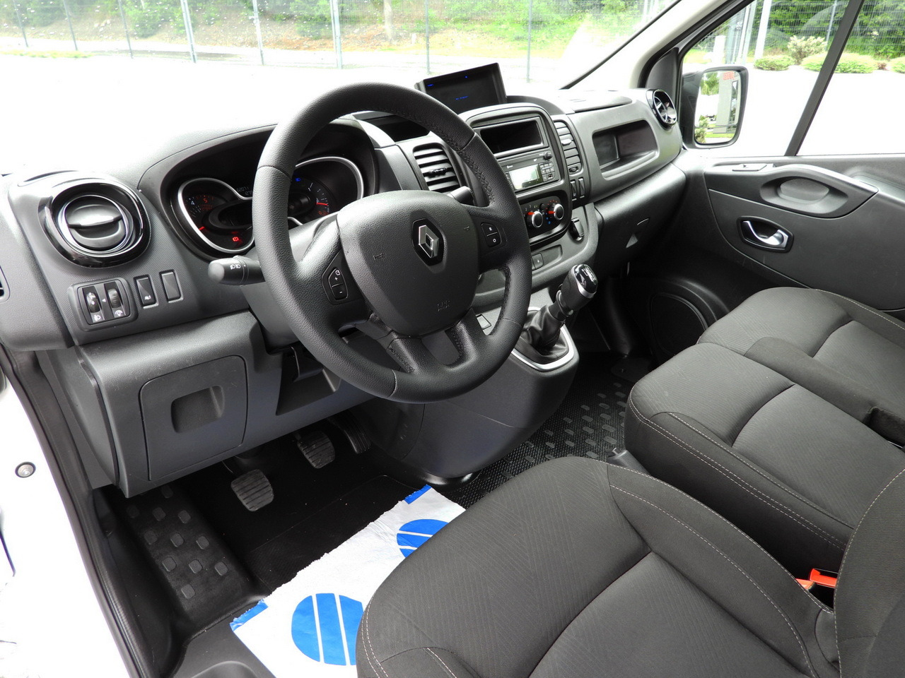 RENAULT TRAFIC REFRIGERATOR VAN -5*C POWER SUPPLY 230V CRUISE CONTROL LED LIGHTS AIR CONDITIONING 120HP - Фургон-рефрижератор: фото 2 RENAULT TRAFIC REFRIGERATOR VAN -5*C POWER SUPPLY 230V CRUISE CONTROL LED LIGHTS AIR CONDITIONING 120HP - Фургон-рефрижератор: фото 2