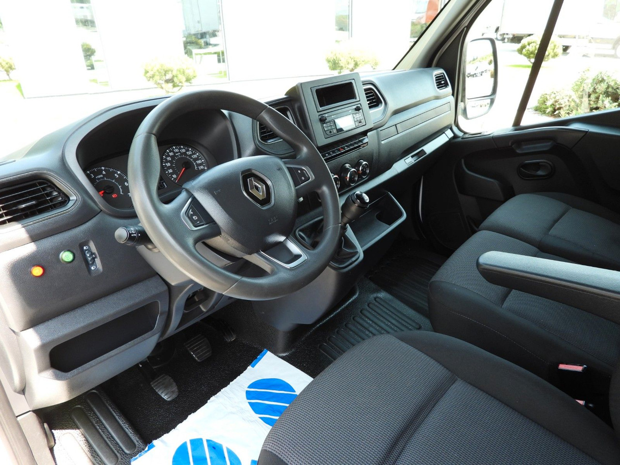 Renault MASTER KOFFER AUFZUG 8 PALETTEN TEMPOMAT LED - Фургон з закритим кузовом: фото 2 Renault MASTER KOFFER AUFZUG 8 PALETTEN TEMPOMAT LED - Фургон з закритим кузовом: фото 2