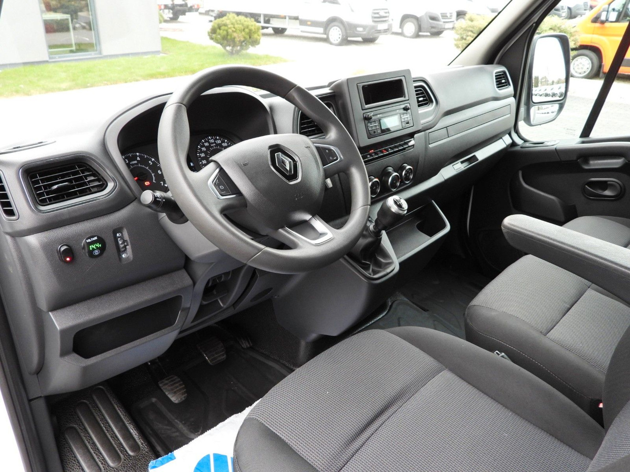 Renault MASTER PRITSCHE PLANE 10 PALETTEN WEBASTO A/C - Тентований фургон: фото 2 Renault MASTER PRITSCHE PLANE 10 PALETTEN WEBASTO A/C - Тентований фургон: фото 2