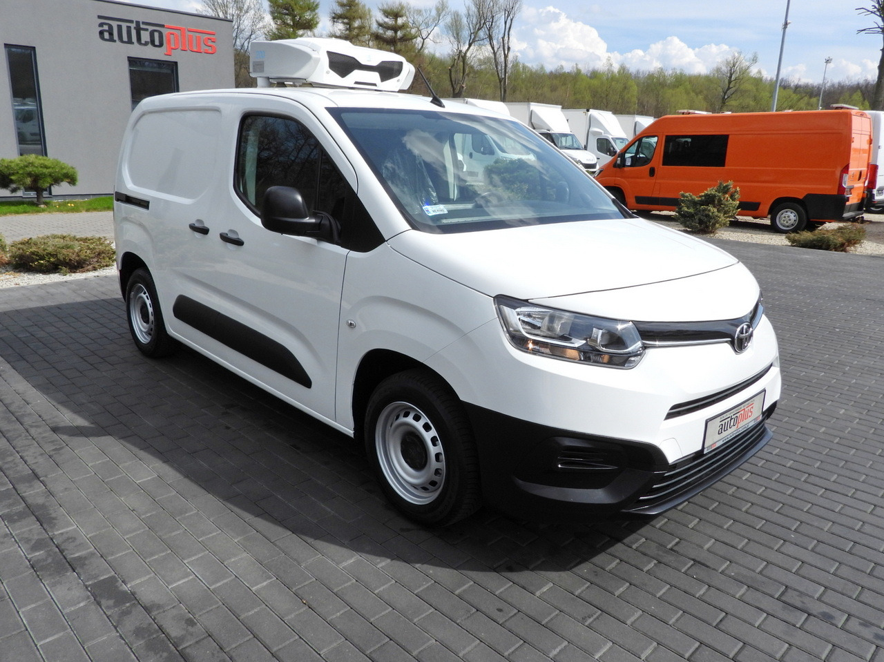 TOYOTA PROACE CITY REFRIGERATOR VAN -15*C POWER SUPPLY 230V CRUISE CONTROL AIR CONDITIONING 100HP - Фургон-рефрижератор: фото 4 TOYOTA PROACE CITY REFRIGERATOR VAN -15*C POWER SUPPLY 230V CRUISE CONTROL AIR CONDITIONING 100HP - Фургон-рефрижератор: фото 4