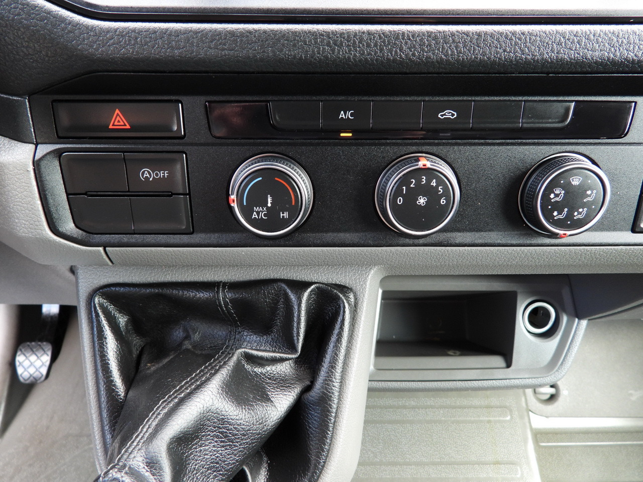 Тентований фургон VOLKSWAGEN CRAFTER TARPAULIN 10 PALLETS WEBASTO CRUISE CONTROL AIR CONDITIONING 180HP: фото 49 Тентований фургон VOLKSWAGEN CRAFTER TARPAULIN 10 PALLETS WEBASTO CRUISE CONTROL AIR CONDITIONING 180HP: фото 49