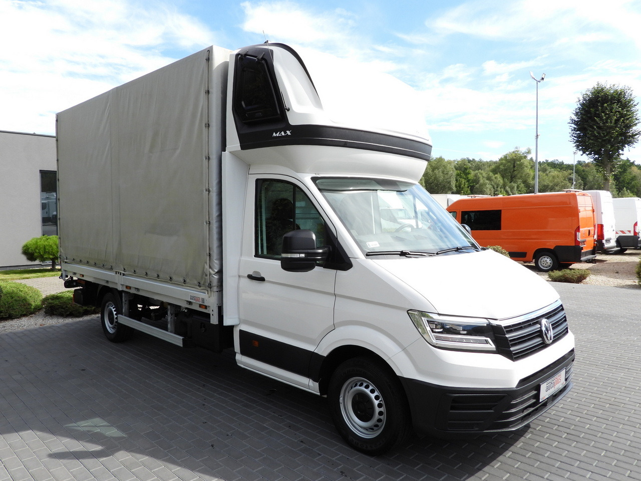 VOLKSWAGEN CRAFTER TARPAULIN LIFT 8 PALLETS WEBASTO CRUISE CONTROL LED LIGHTS AIR CONDITIONING 180HP - Тентований фургон: фото 4 VOLKSWAGEN CRAFTER TARPAULIN LIFT 8 PALLETS WEBASTO CRUISE CONTROL LED LIGHTS AIR CONDITIONING 180HP - Тентований фургон: фото 4