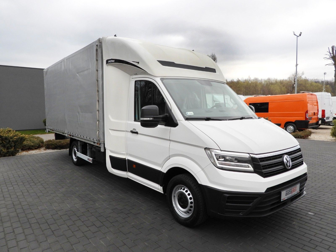 Volkswagen CRAFTER PRITSCHE PLANE 10 PALETTEN WEBASTO - Тентований фургон: фото 4 Volkswagen CRAFTER PRITSCHE PLANE 10 PALETTEN WEBASTO - Тентований фургон: фото 4