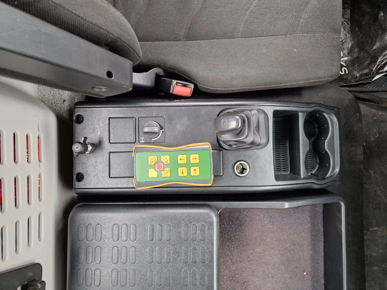 Самоскид вантажівка Iveco Eurocargo 140-250: фото 21