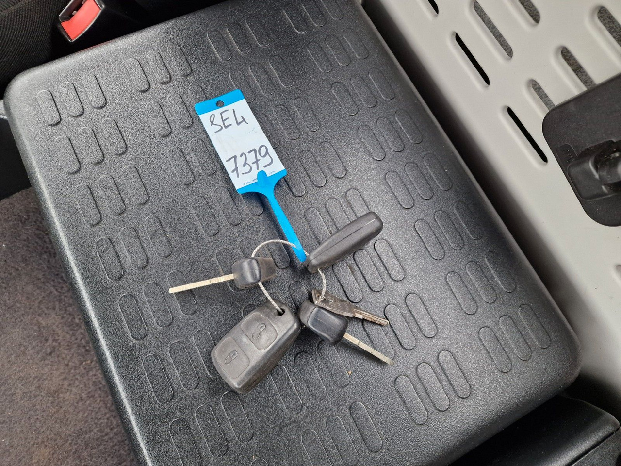 Самоскид вантажівка Iveco Eurocargo 140-250: фото 26