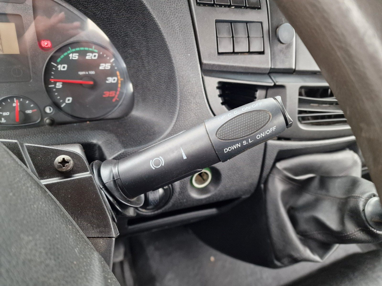 Самоскид вантажівка Iveco Eurocargo 140-250: фото 24