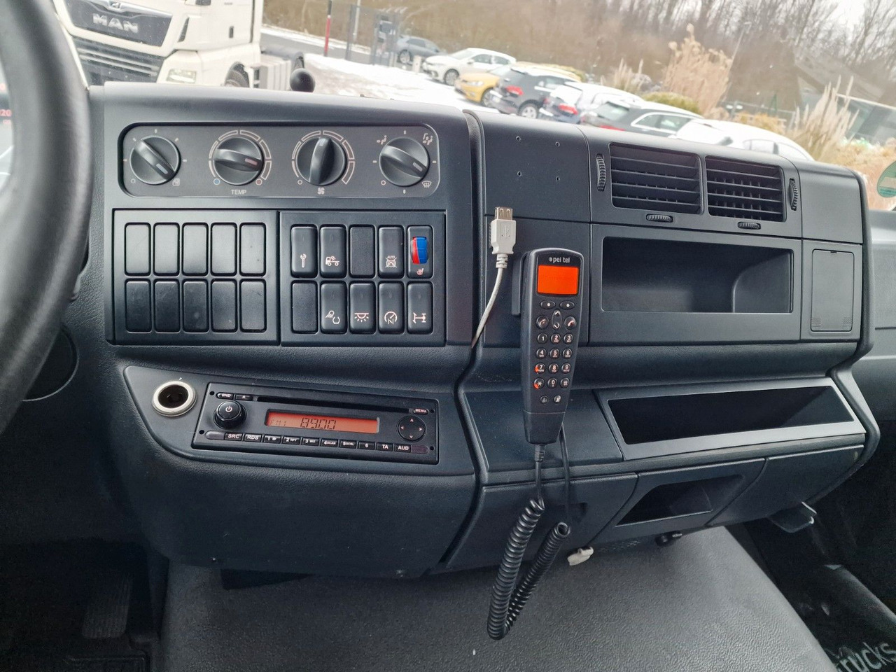Тентована вантажівка MAN TGM 18.250 4X2 LL / Staplerhalterung: фото 23