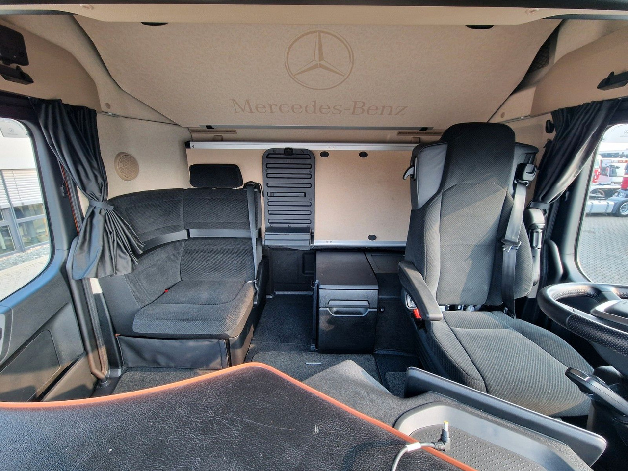 Тентована вантажівка Mercedes-Benz Actros 2548 / Retarder / Euro 6E / Aluklappen: фото 19 Тентована вантажівка Mercedes-Benz Actros 2548 / Retarder / Euro 6E / Aluklappen: фото 19