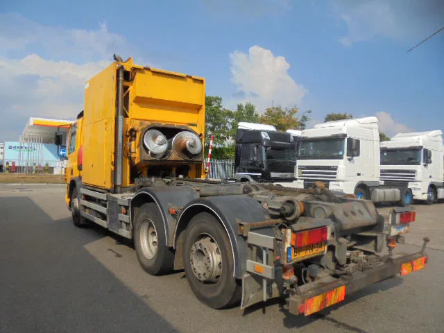 DAF 75.240 75 240 6X2 - Сміттєвози: фото 4 DAF 75.240 75 240 6X2 - Сміттєвози: фото 4