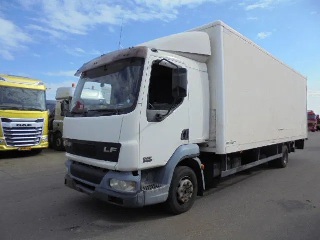 DAF LF 220 - Вантажівка з закритим кузовом: фото 1 DAF LF 220 - Вантажівка з закритим кузовом: фото 1