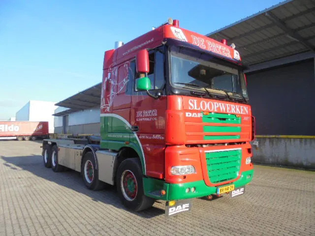 DAF XF 105 410 FAD 8X4 STEEL SUSPENSION - Гаковий мультиліфт вантажівка: фото 2 DAF XF 105 410 FAD 8X4 STEEL SUSPENSION - Гаковий мультиліфт вантажівка: фото 2