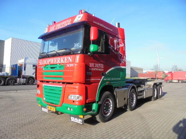 DAF XF 105 410 FAD 8X4 STEEL SUSPENSION - Гаковий мультиліфт вантажівка: фото 1 DAF XF 105 410 FAD 8X4 STEEL SUSPENSION - Гаковий мультиліфт вантажівка: фото 1
