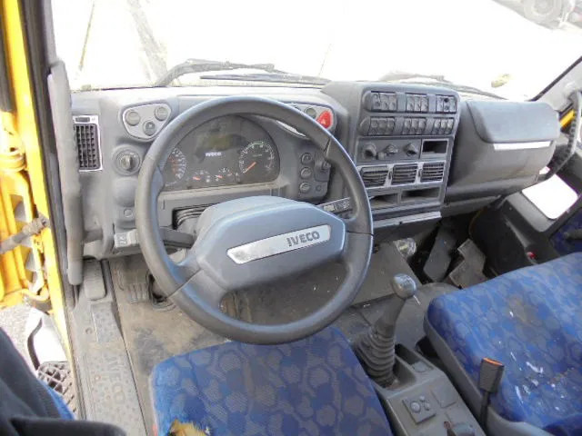 Interior photo 1: Вантажівка з закритим кузовом Iveco Eurocargo 75E15