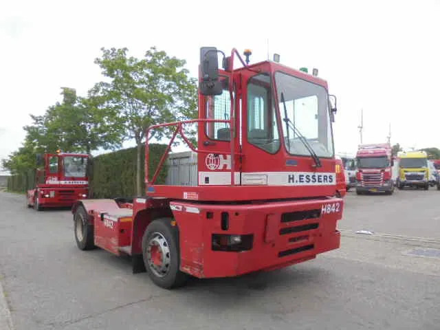MOL YM 225/4X2 40 KM/H - Термінальний трактор: фото 3 MOL YM 225/4X2 40 KM/H - Термінальний трактор: фото 3