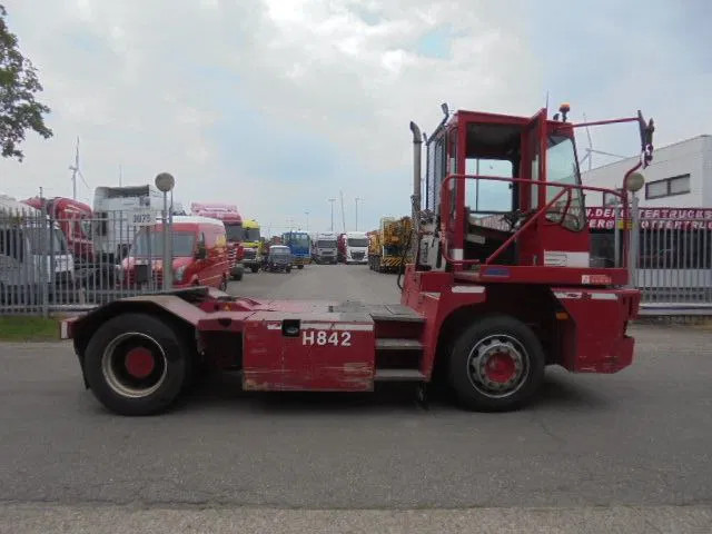 MOL YM 225/4X2 40 KM/H - Термінальний трактор: фото 4 MOL YM 225/4X2 40 KM/H - Термінальний трактор: фото 4