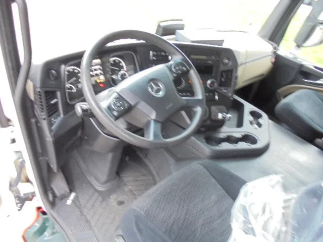 Interior photo 1: Автовоз вантажівка Mercedes-Benz Actros 2340 6X2 EUR 6