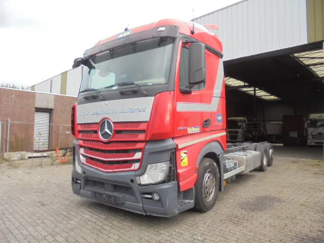 Mercedes-Benz Actros 2542 6X2 - Вантажівка шасі: фото 1 Mercedes-Benz Actros 2542 6X2 - Вантажівка шасі: фото 1