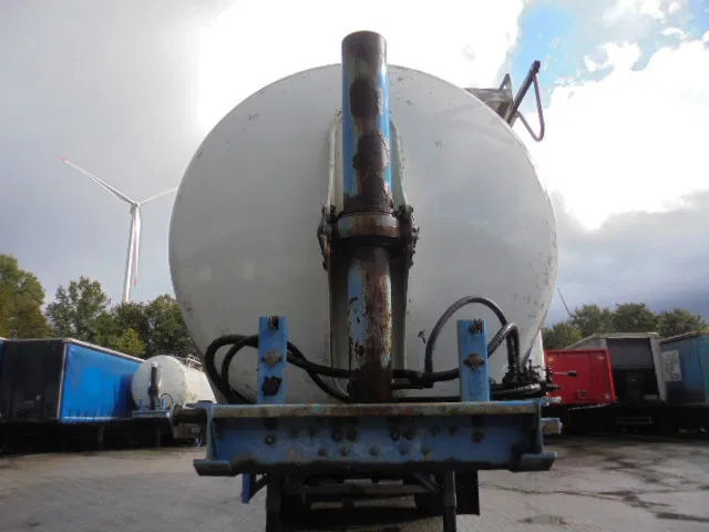 SPITZER BP SK 50 - Напівпричіп цистерна: фото 4 SPITZER BP SK 50 - Напівпричіп цистерна: фото 4