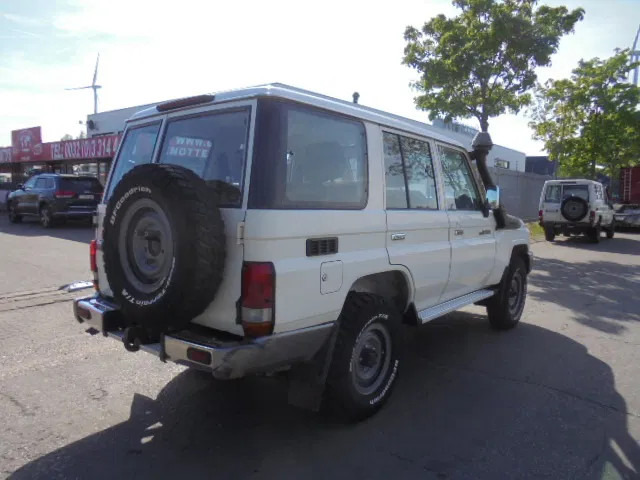 Toyota Land Cruiser HZJ76L 4X4 EXPORT OUTSIDE EU ONLY - Легковий автомобіль: фото 4 Toyota Land Cruiser HZJ76L 4X4 EXPORT OUTSIDE EU ONLY - Легковий автомобіль: фото 4