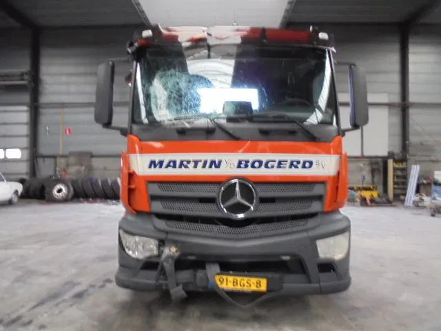 Mercedes-Benz Antos 1832 CABINE SCHADE FOR PARTS - Тягач: фото 2 Mercedes-Benz Antos 1832 CABINE SCHADE FOR PARTS - Тягач: фото 2