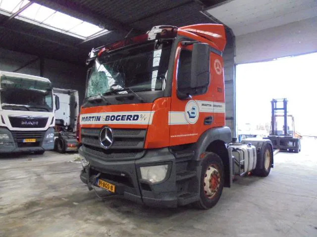 Mercedes-Benz Antos 1832 CABINE SCHADE FOR PARTS - Тягач: фото 1 Mercedes-Benz Antos 1832 CABINE SCHADE FOR PARTS - Тягач: фото 1