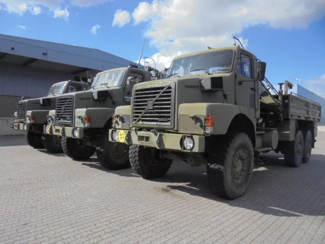 Volvo N 10 6X6 L + FASSI 3X IN STOCK - Бортова вантажівка/ Платформа, Вантажівка з маніпулятором: фото 1 Volvo N 10 6X6 L + FASSI 3X IN STOCK - Бортова вантажівка/ Платформа, Вантажівка з маніпулятором: фото 1