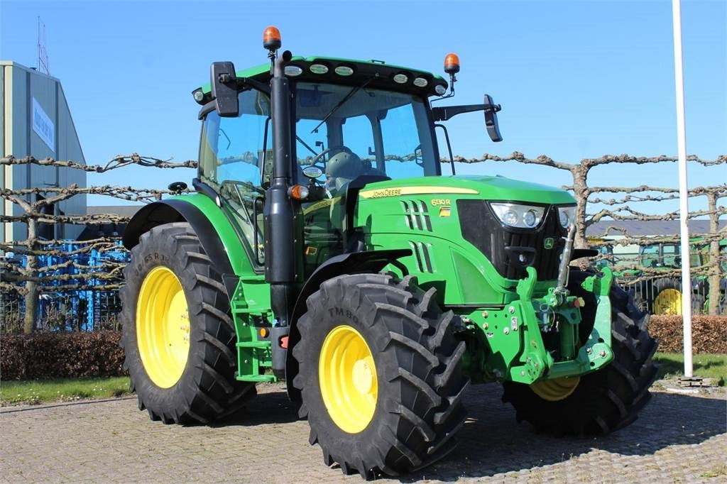 John Deere 6130R - Трактор: фото 2 John Deere 6130R - Трактор: фото 2