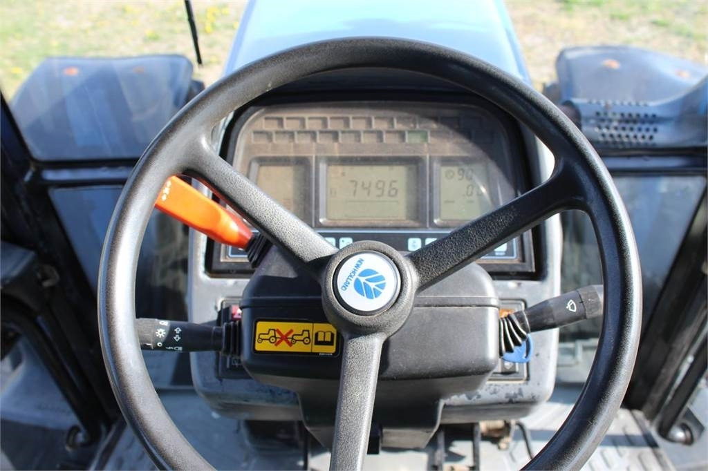 Трактор New Holland TM175: фото 10