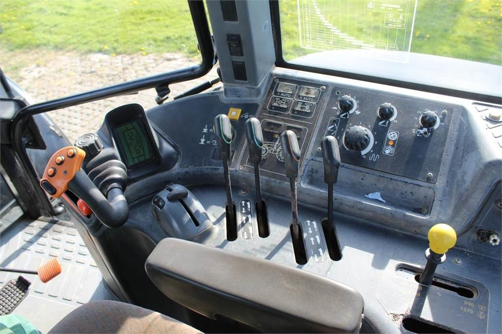 Трактор New Holland TM175: фото 11