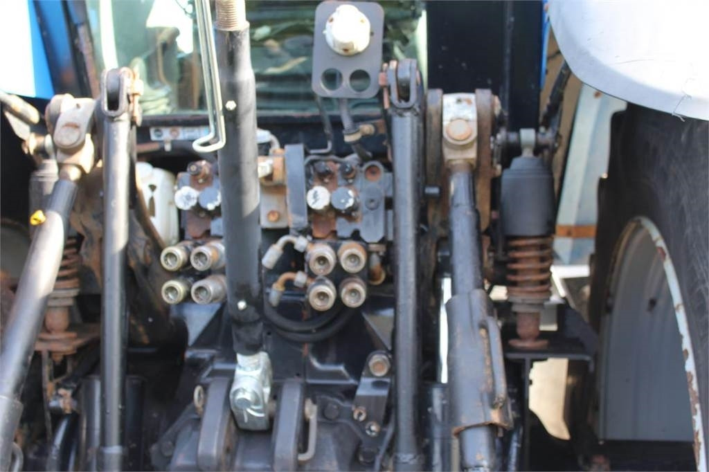 Трактор New Holland TM175: фото 6