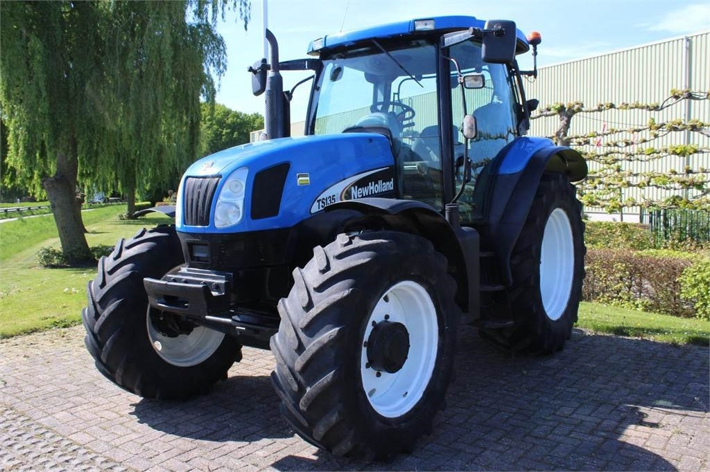 New Holland TSA135A - Трактор: фото 2 New Holland TSA135A - Трактор: фото 2