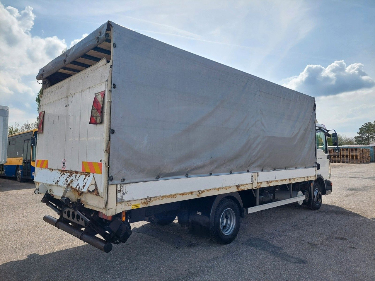 MAN TGL 8.180 4X2 BL - Тентована вантажівка: фото 4 MAN TGL 8.180 4X2 BL - Тентована вантажівка: фото 4