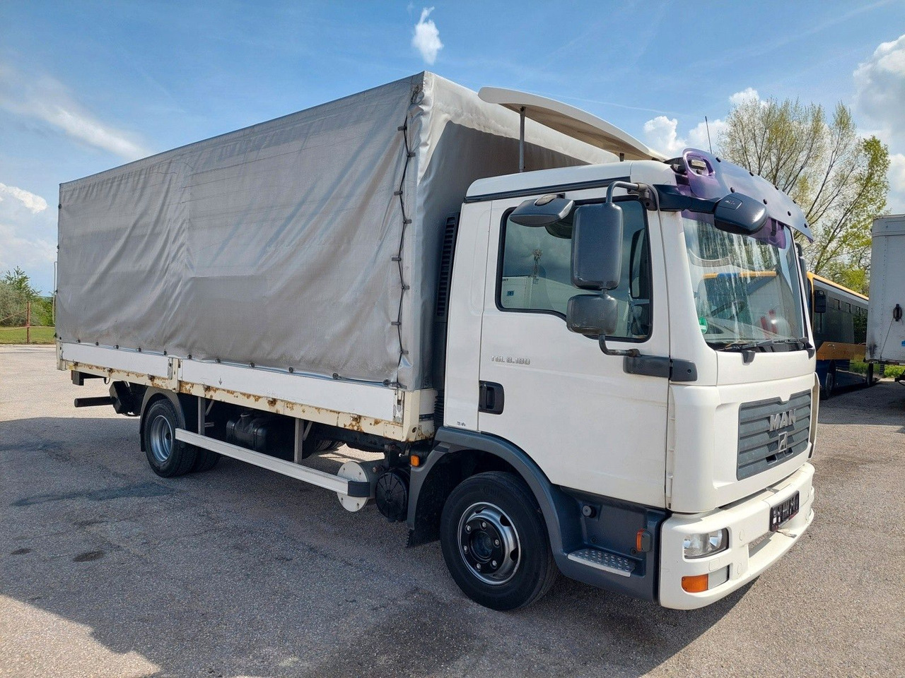 MAN TGL 8.180 4X2 BL - Тентована вантажівка: фото 2 MAN TGL 8.180 4X2 BL - Тентована вантажівка: фото 2