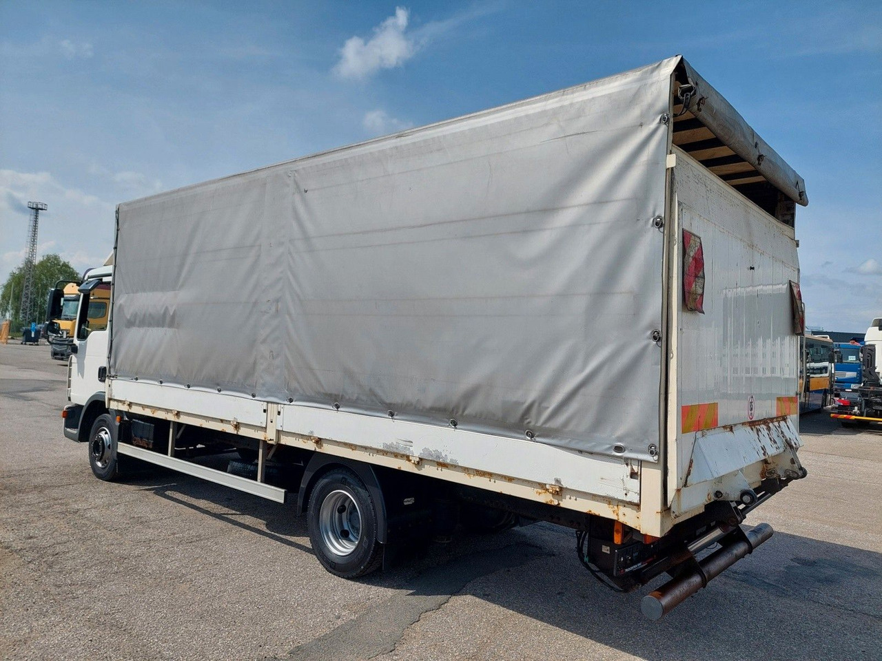 MAN TGL 8.180 4X2 BL - Тентована вантажівка: фото 3 MAN TGL 8.180 4X2 BL - Тентована вантажівка: фото 3