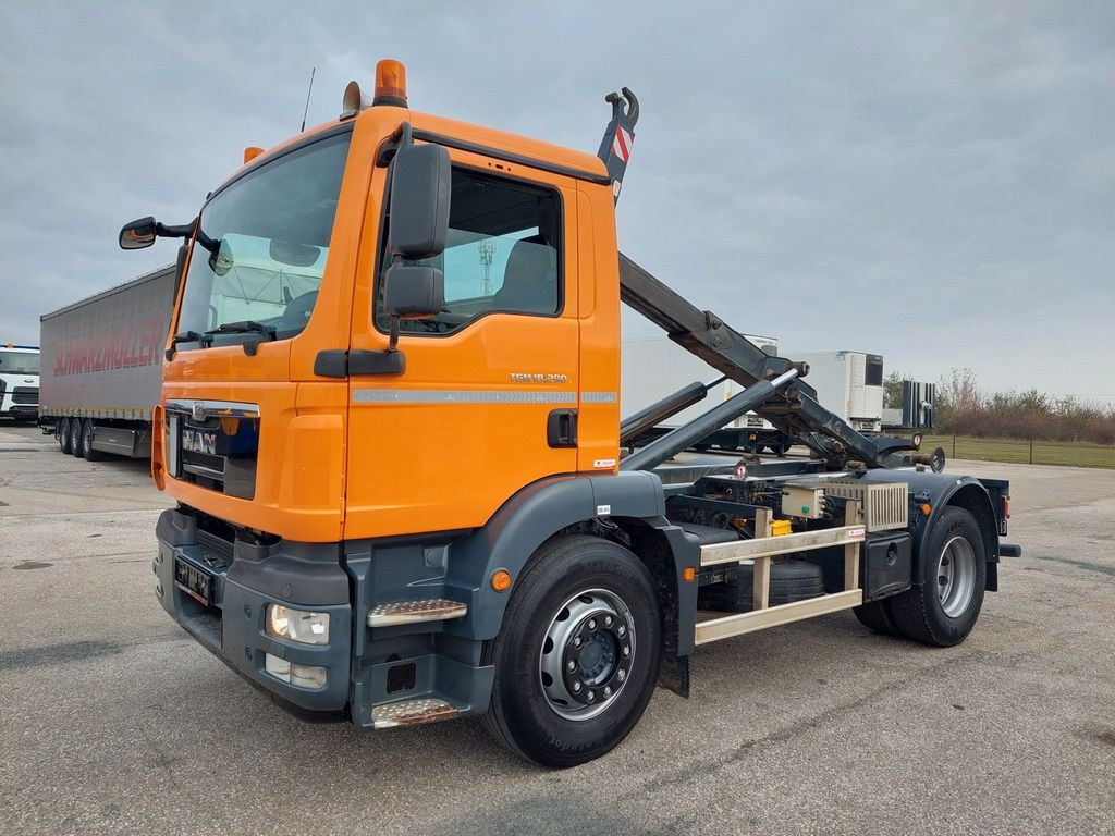 MAN TGM 18.290 4X2 BB - Гаковий мультиліфт вантажівка: фото 1 MAN TGM 18.290 4X2 BB - Гаковий мультиліфт вантажівка: фото 1