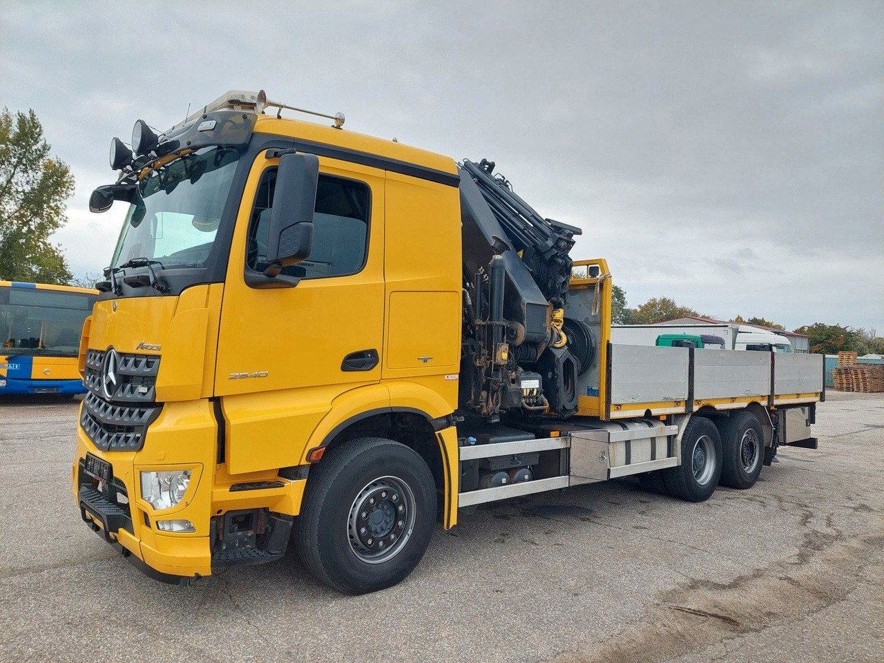 Mercedes-Benz Arocs 2640 6X2 + Hiab XS 477 Hipro - Бортова вантажівка/ Платформа, Вантажівка з маніпулятором: фото 1 Mercedes-Benz Arocs 2640 6X2 + Hiab XS 477 Hipro - Бортова вантажівка/ Платформа, Вантажівка з маніпулятором: фото 1