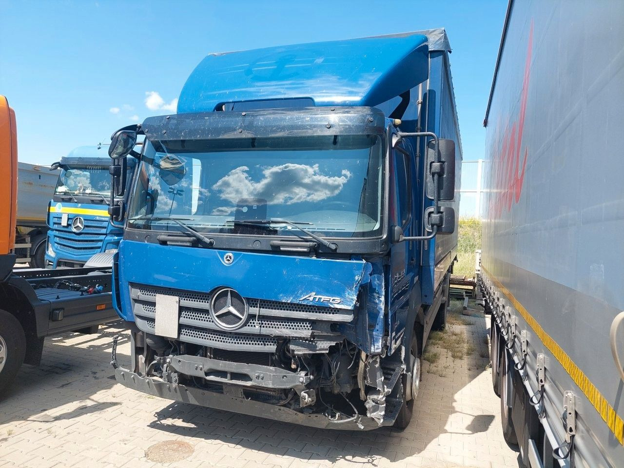 Mercedes-Benz Atego 1224L 4x2 LBW UNFALL!!! - Тентована вантажівка: фото 1 Mercedes-Benz Atego 1224L 4x2 LBW UNFALL!!! - Тентована вантажівка: фото 1