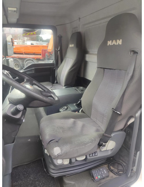 Interior photo 1: MAN TGM 15.250 2 SIDE PORTS в лізинг MAN TGM 15.250 2 SIDE PORTS Interior photo 1: MAN TGM 15.250 2 SIDE PORTS в лізинг MAN TGM 15.250 2 SIDE PORTS