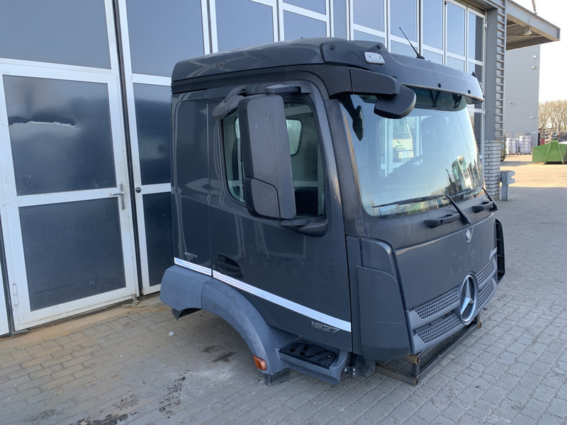 Mercedes-Benz Antos MP4 - Кабіна й інтер'єр в категорії Вантажівки: фото 2 Mercedes-Benz Antos MP4 - Кабіна й інтер'єр в категорії Вантажівки: фото 2