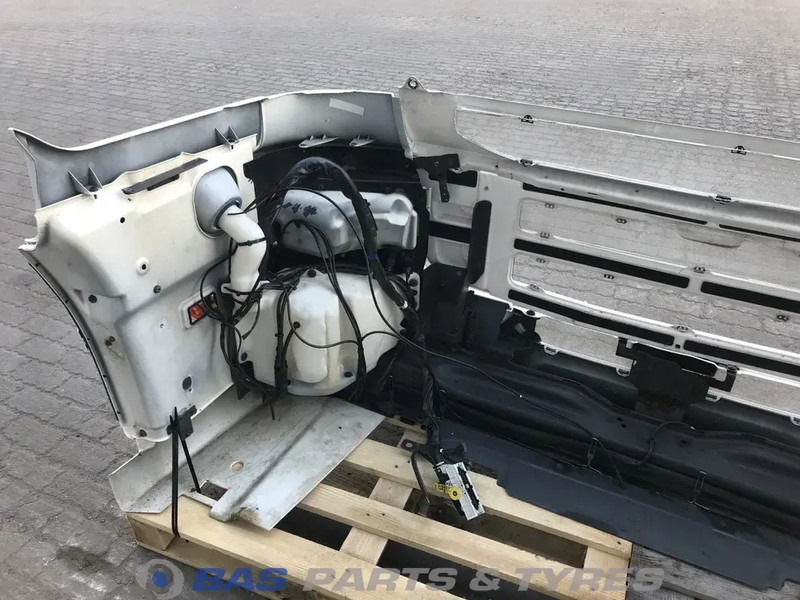 Scania R-Serie Bumper Scania 1885932 - Бампер в категорії Вантажівки: фото 4 Scania R-Serie Bumper Scania 1885932 - Бампер в категорії Вантажівки: фото 4