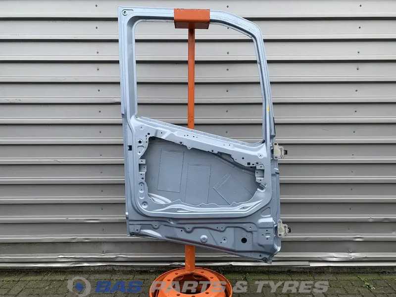 Volvo FH4 Portier Links Volvo 82183078 - Двері та запчастини в категорії Вантажівки: фото 2 Volvo FH4 Portier Links Volvo 82183078 - Двері та запчастини в категорії Вантажівки: фото 2