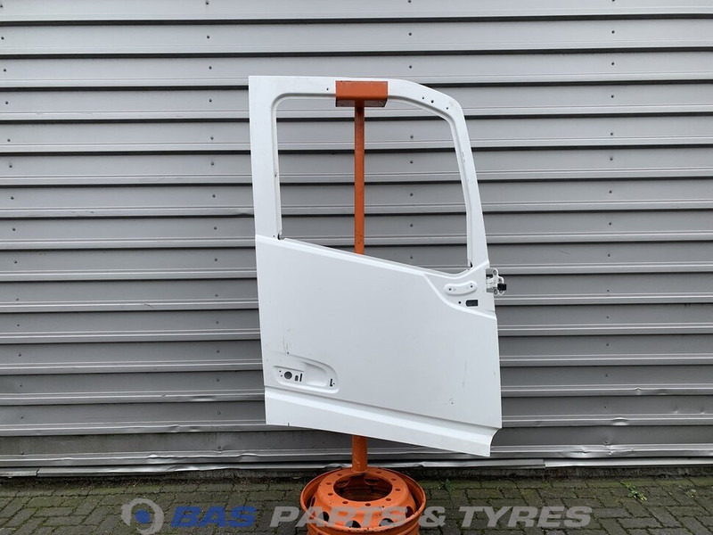 Volvo FH4 Portier Rechts Volvo 82183386 - Двері та запчастини в категорії Вантажівки: фото 1 Volvo FH4 Portier Rechts Volvo 82183386 - Двері та запчастини в категорії Вантажівки: фото 1