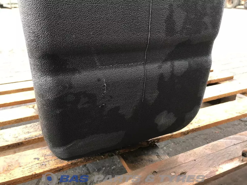 Volvo Volvo AdBlue tank 21219301 - Запчастини в категорії Вантажівки: фото 5 Volvo Volvo AdBlue tank 21219301 - Запчастини в категорії Вантажівки: фото 5