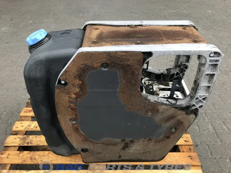 Volvo Volvo AdBlue tank 21219301 - Запчастини в категорії Вантажівки: фото 3 Volvo Volvo AdBlue tank 21219301 - Запчастини в категорії Вантажівки: фото 3