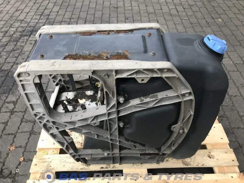 Volvo Volvo AdBlue tank 21219301 - Запчастини в категорії Вантажівки: фото 4 Volvo Volvo AdBlue tank 21219301 - Запчастини в категорії Вантажівки: фото 4