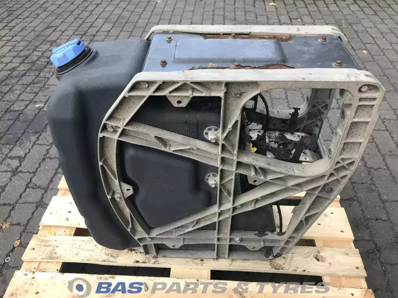 Volvo Volvo AdBlue tank 21219301 - Запчастини в категорії Вантажівки: фото 2 Volvo Volvo AdBlue tank 21219301 - Запчастини в категорії Вантажівки: фото 2