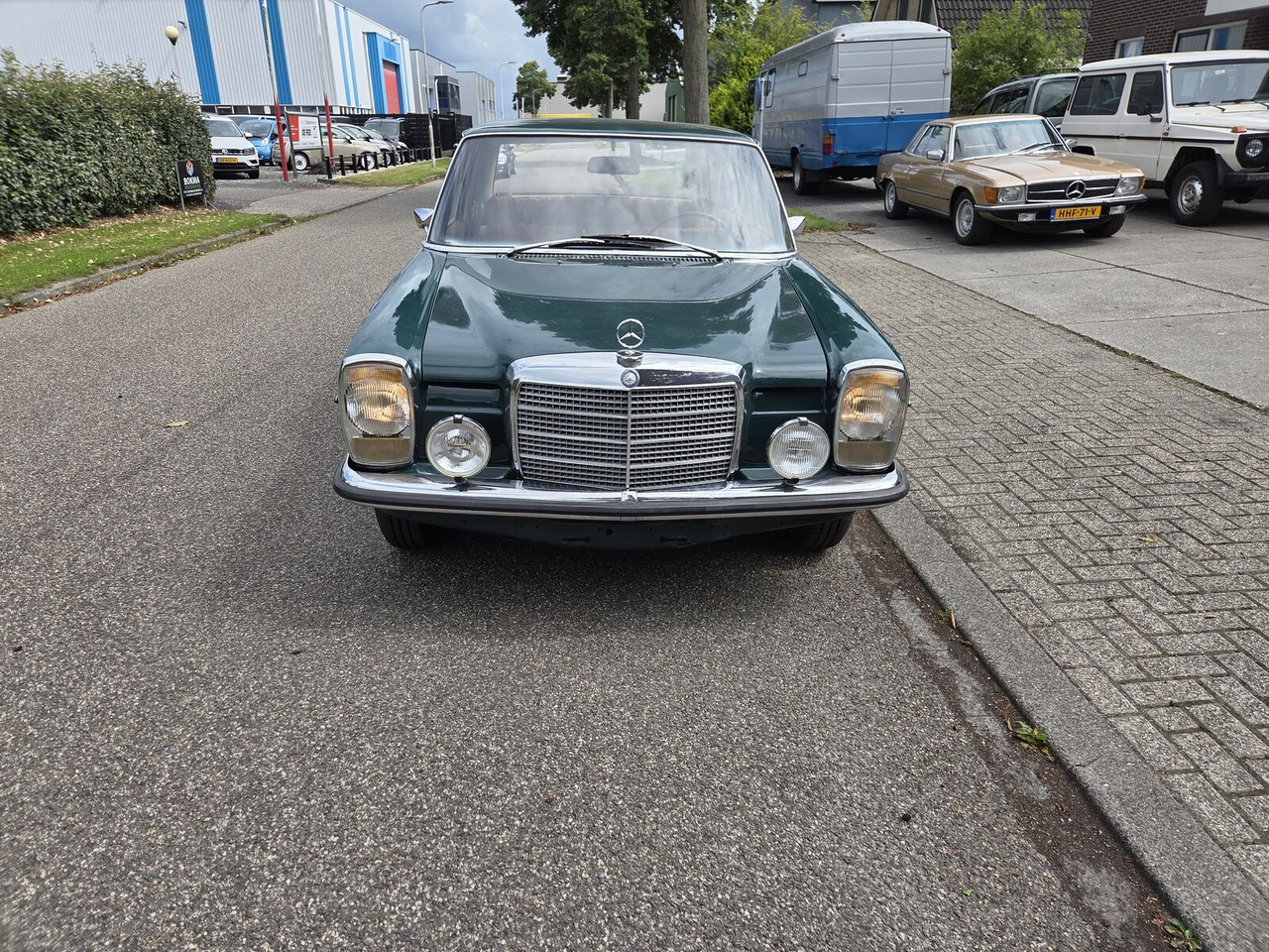 Седан Mercedes-Benz 220 (W115) sedan: фото 9