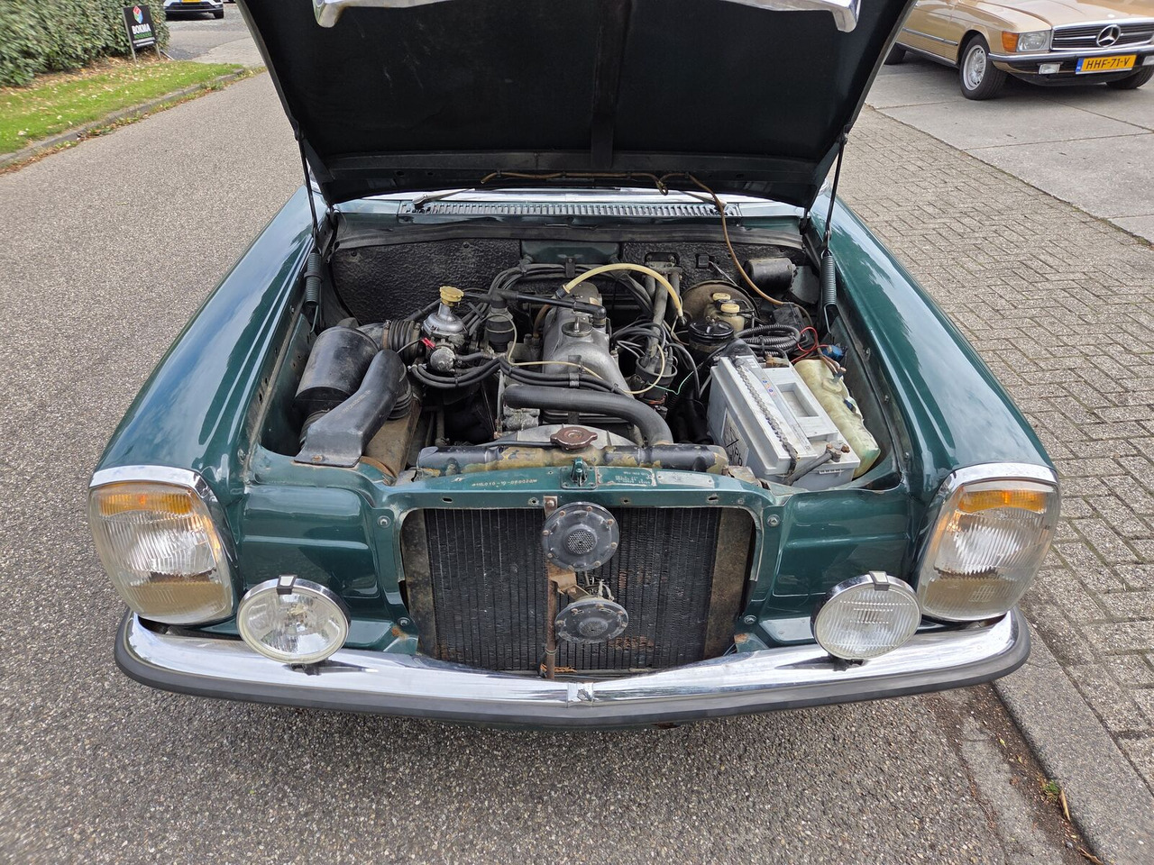 Седан Mercedes-Benz 220 (W115) sedan: фото 20
