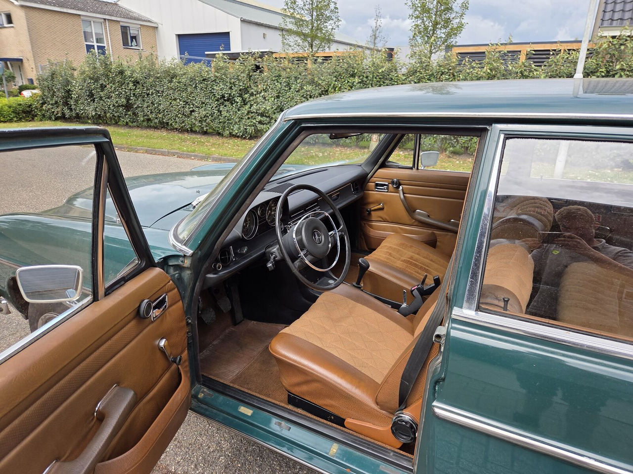 Седан Mercedes-Benz 220 (W115) sedan: фото 10
