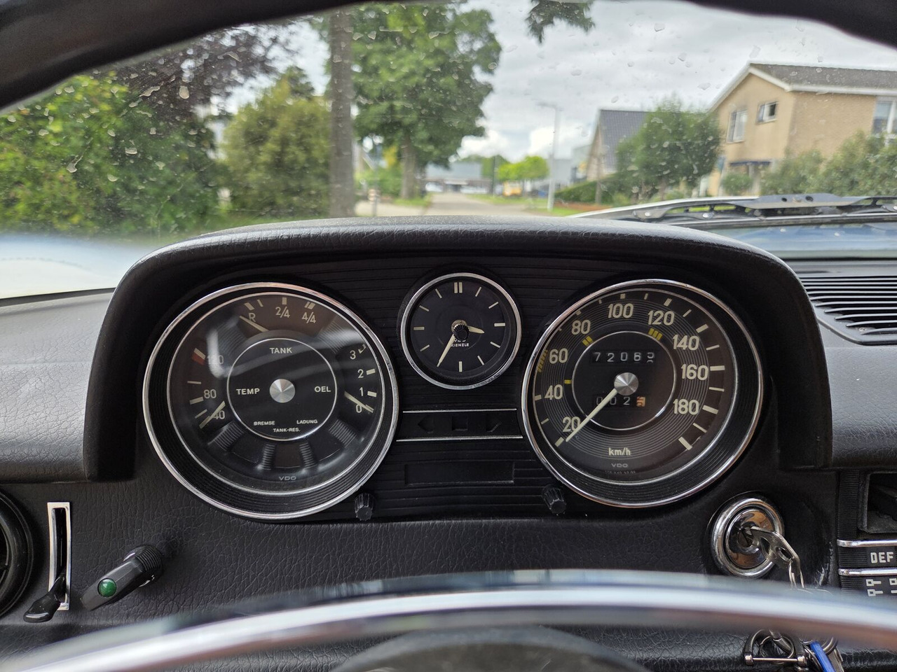 Седан Mercedes-Benz 220 (W115) sedan: фото 12